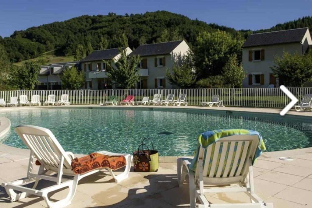 Piscine, Et Nature - Sejour Classe * Saint-Geniez-dʼOlt