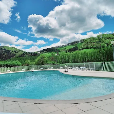 Piscine, Vacances Et Nature - Sejour Classe Saint-Geniez-d'Olt Exterior photo